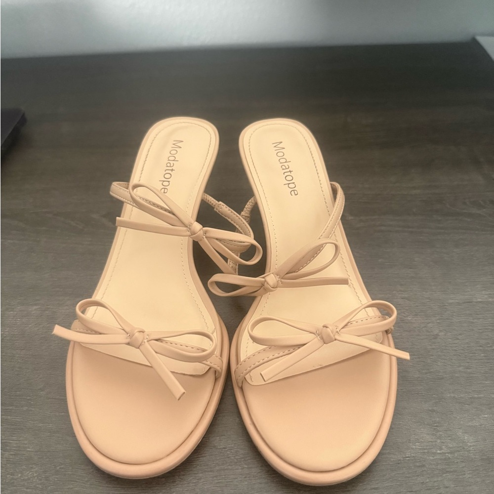 Nude kitten heels